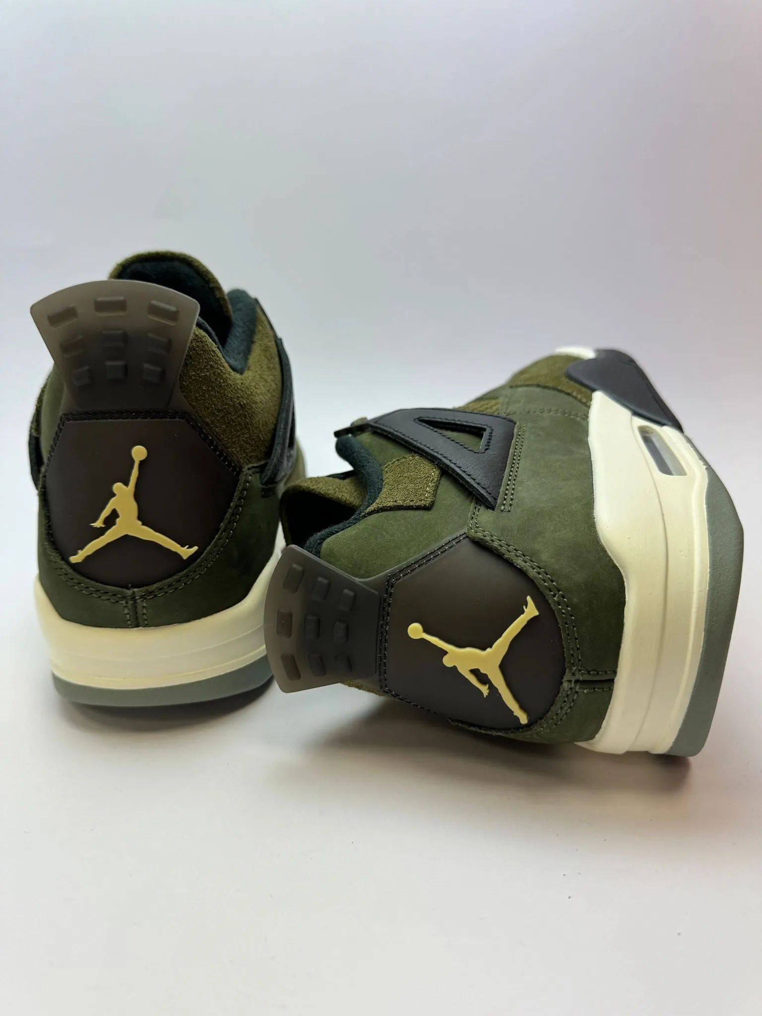 Air Jordan 4 Retro "Craft Medium Olive"