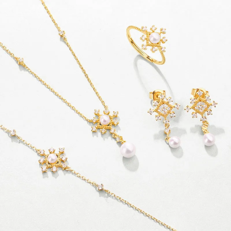 Gold Snowflake Pearl Necklace