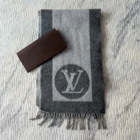 Stylish Louis Vuitton Monogram Wool Scarf