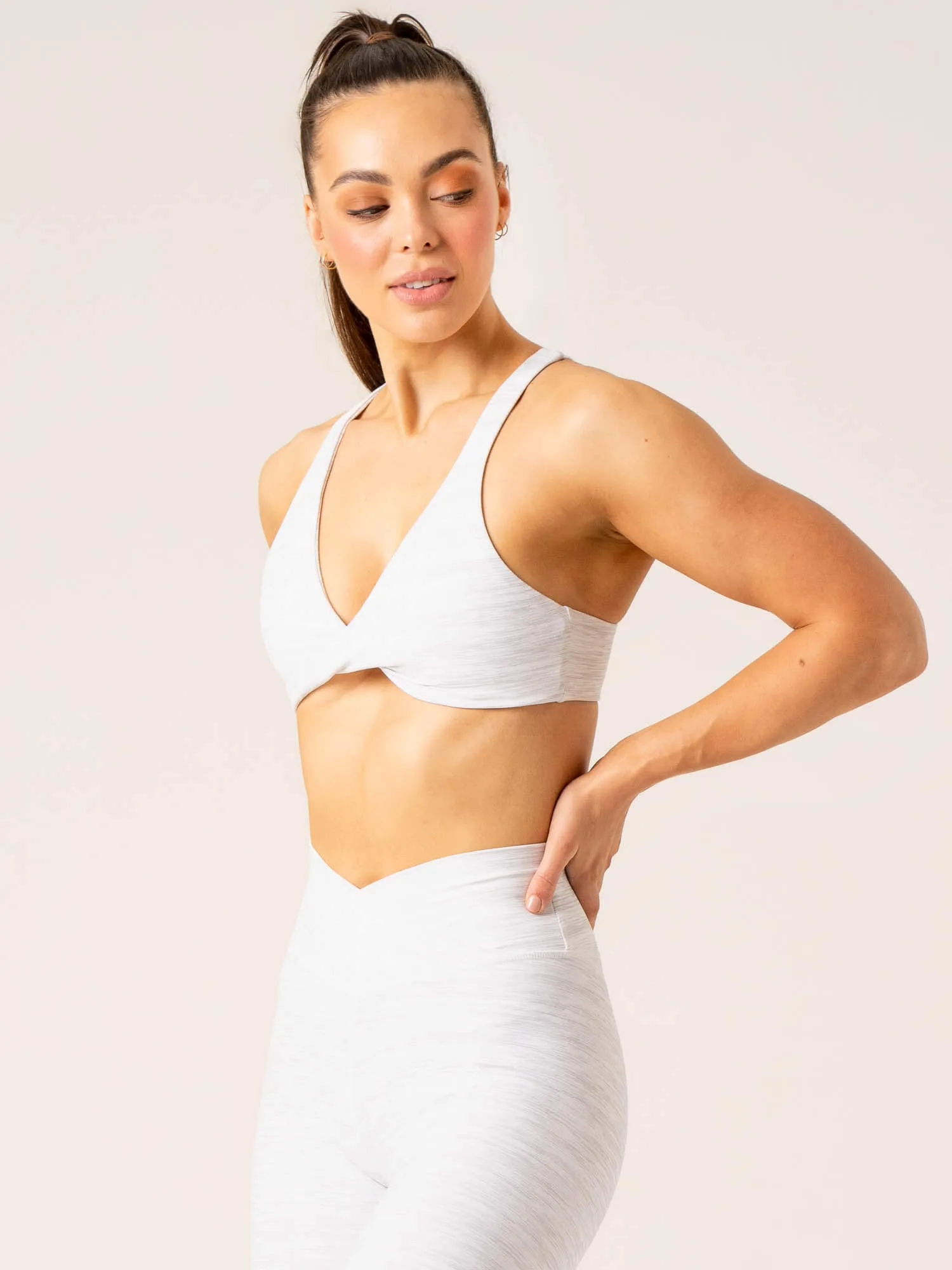 Momentum Twist Sports Bra - Snow Grey Marl